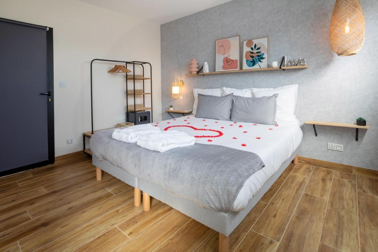 L'Entre Deux-Suite Romantique - Jacuzzi Privatif - Clim Reversible - Wifi Le Somail 外观 照片